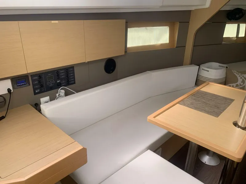Slide: The Image of Beneteau Oceanis 35 2015 - 5410112