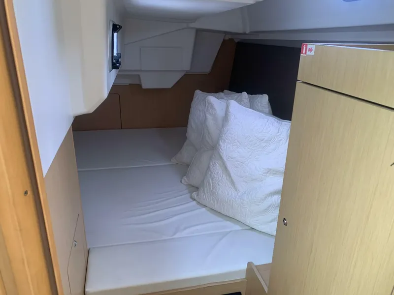 Slide: The Image of Beneteau Oceanis 35 2015 - 5410115