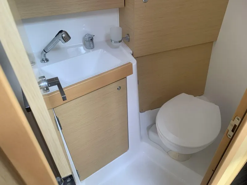 Slide: The Image of Beneteau Oceanis 35 2015 - 5410088