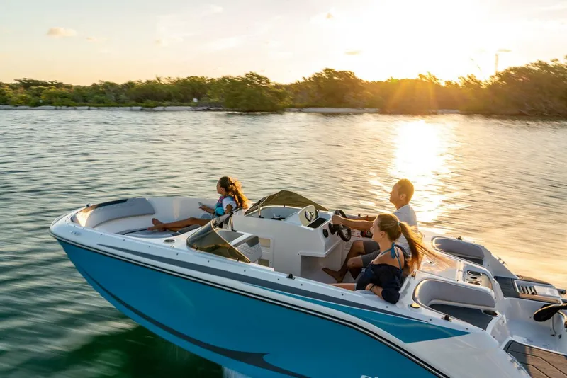 Slide: The Image of Bayliner M17 2024 - 5267258