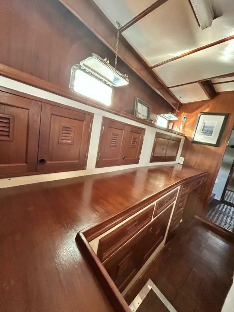 Slide: The Image of Klamath Boats LRC Long Range Trawler 1979 - 5355120