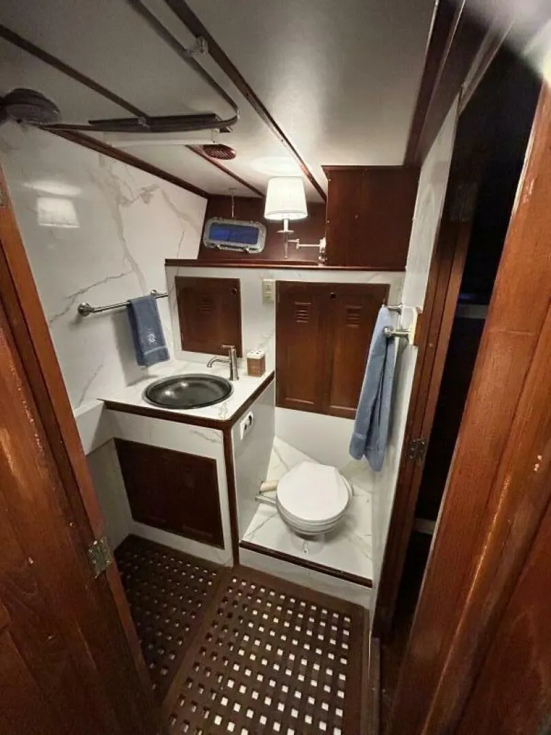 Slide: The Image of Klamath Boats LRC Long Range Trawler 1979 - 5355132