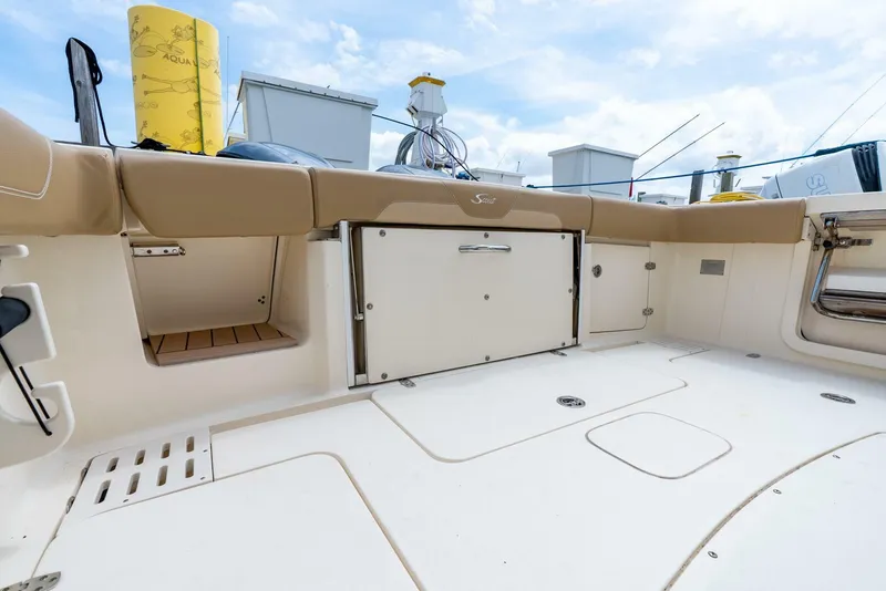 Slide: The Image of Scout 300 LXF 2015 - 5269382