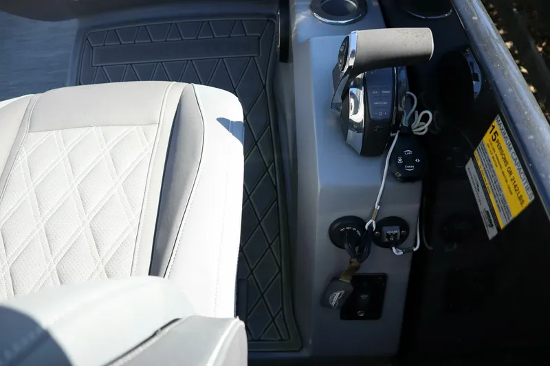 Slide: The Image of Bennington RX25 Sport 2021 - 5269054