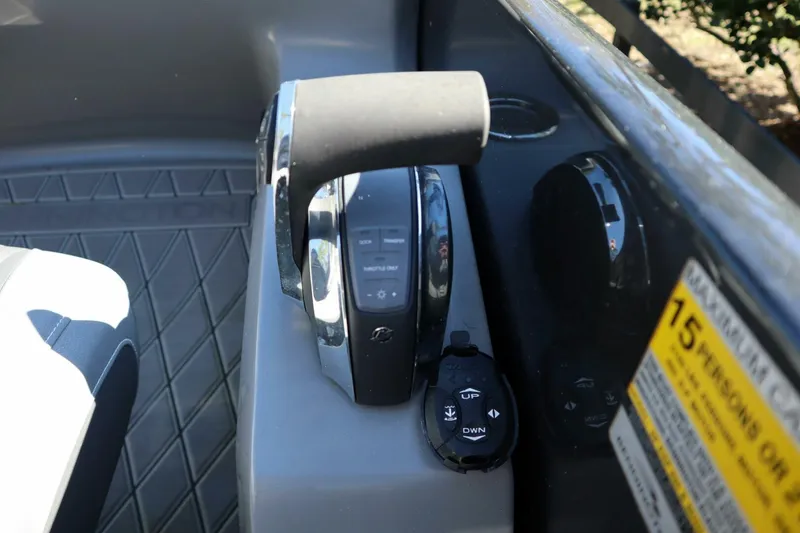 Slide: The Image of Bennington RX25 Sport 2021 - 5269003