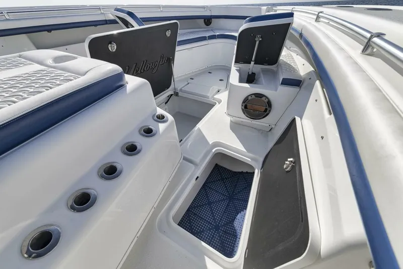 Slide: The Image of Yellowfin 42 2020 - 5269563