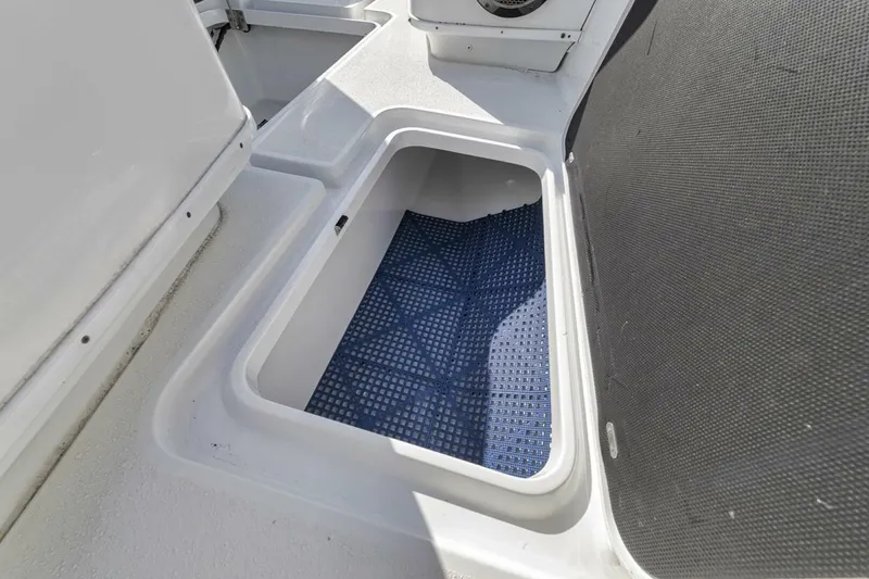 Slide: The Image of Yellowfin 42 2020 - 5269564