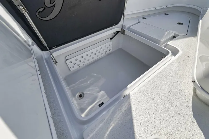 Slide: The Image of Yellowfin 42 2020 - 5269565