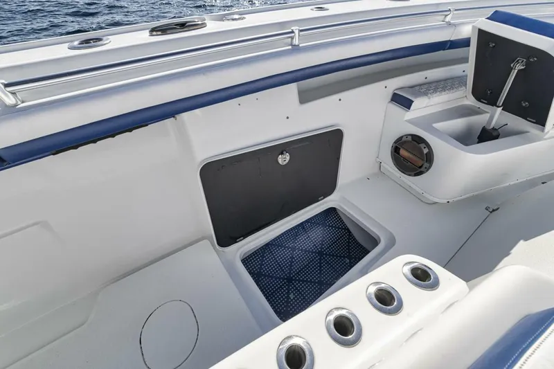 Slide: The Image of Yellowfin 42 2020 - 5269567