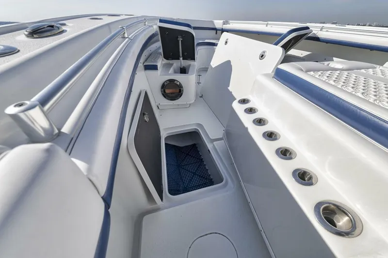 Slide: The Image of Yellowfin 42 2020 - 5269568