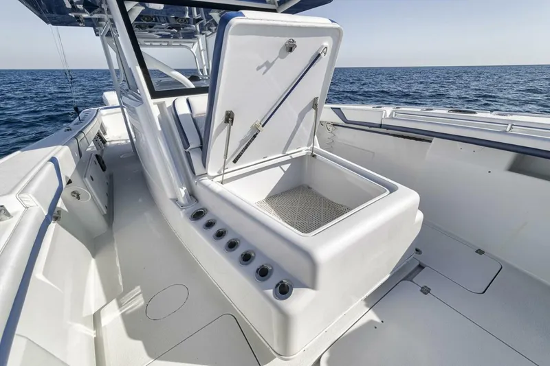 Slide: The Image of Yellowfin 42 2020 - 5269569