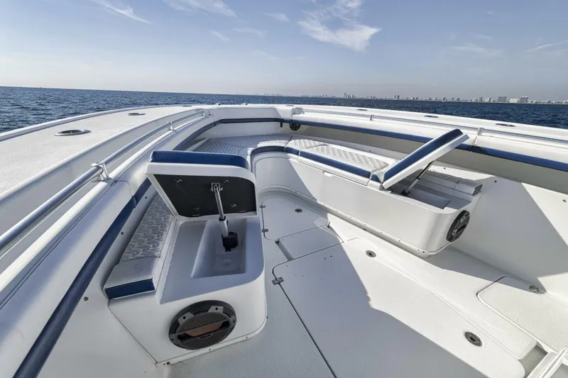 Slide: The Image of Yellowfin 42 2020 - 5269576