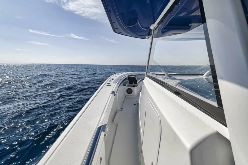 Slide: The Image of Yellowfin 42 2020 - 5269578