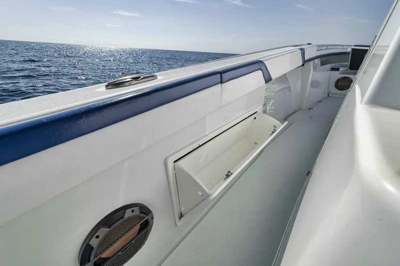 Slide: The Image of Yellowfin 42 2020 - 5269581