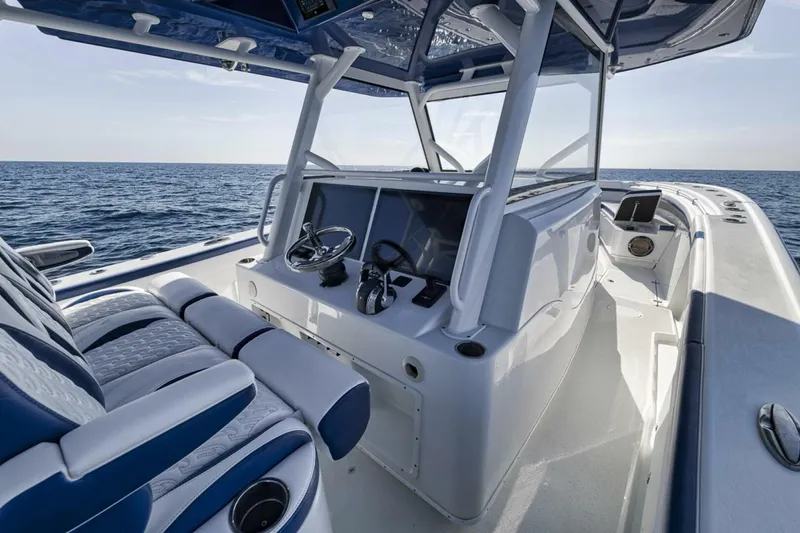 Slide: The Image of Yellowfin 42 2020 - 5269583