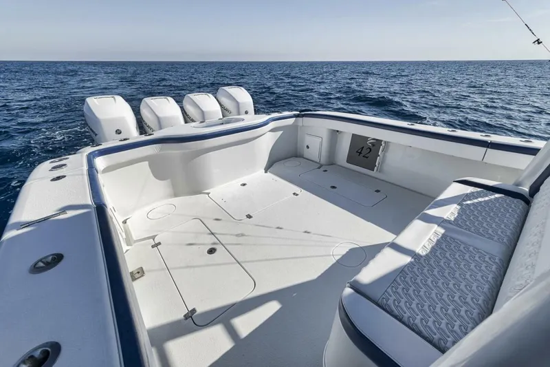 Slide: The Image of Yellowfin 42 2020 - 5269594