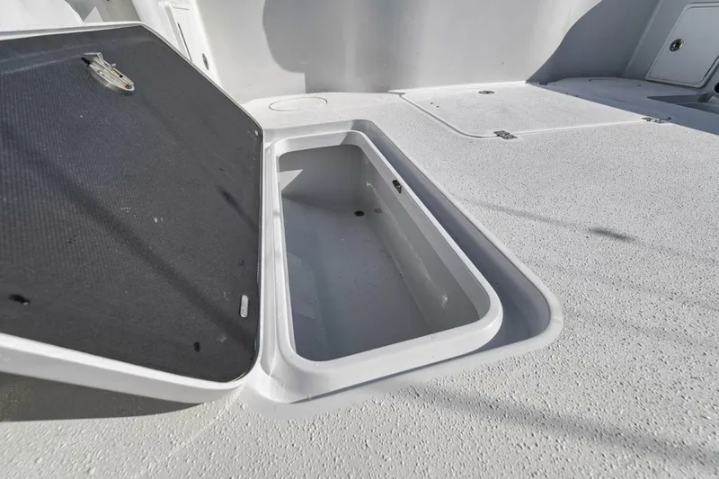 Slide: The Image of Yellowfin 42 2020 - 5269613