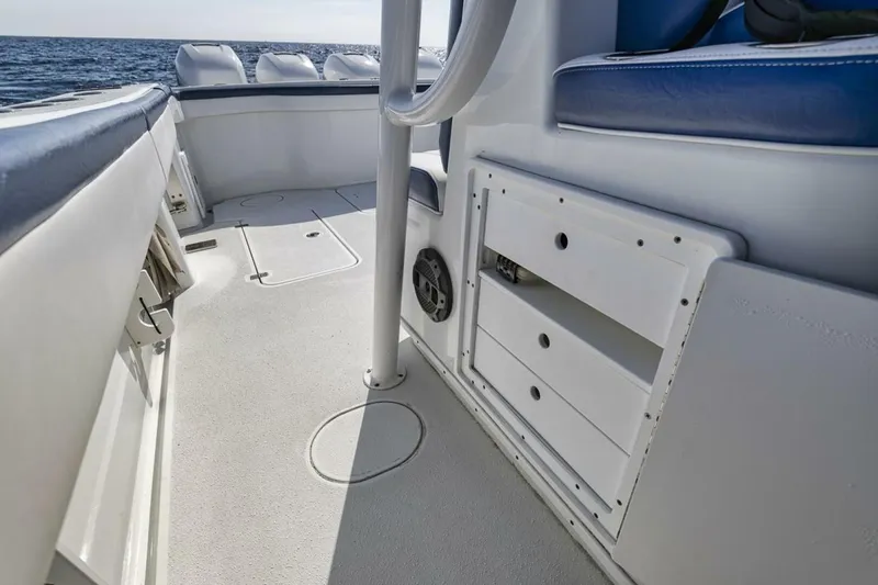 Slide: The Image of Yellowfin 42 2020 - 5269641