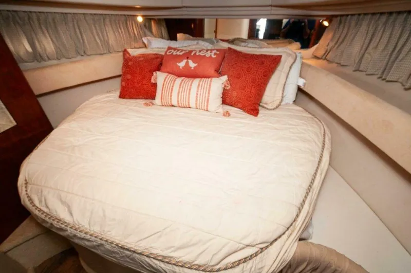 Slide: The Image of 2003 Sea Ray 380 Sundancer- Master Stateroom - 5324772