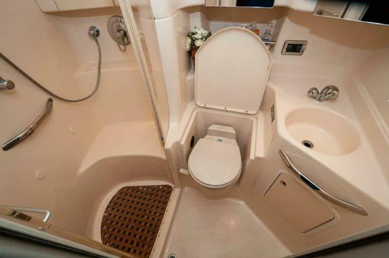 Slide: The Image of 2003 Sea Ray 380 Sundancer- Head - 5324766