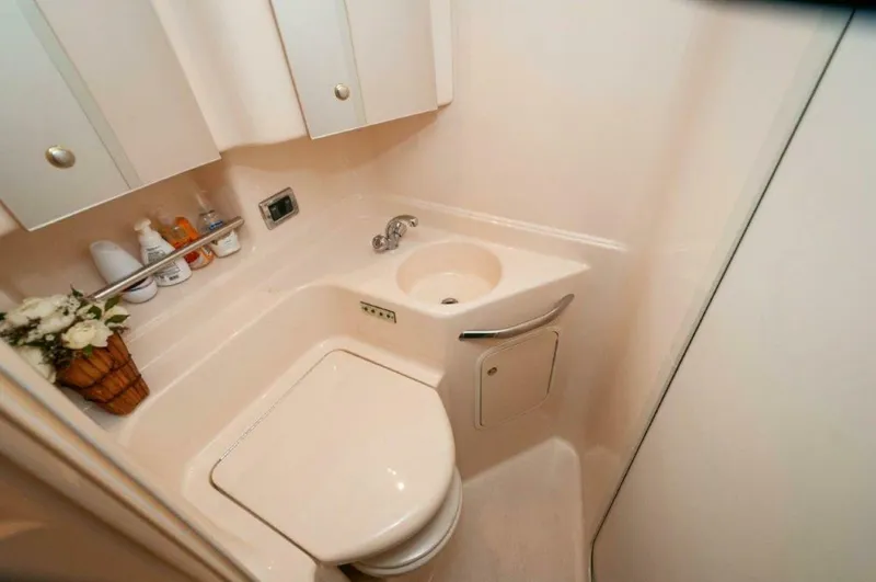 Slide: The Image of 2003 Sea Ray 380 Sundancer- Head - 5324767