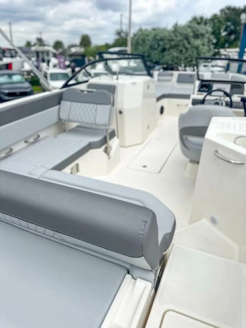 Slide: The Image of Bayliner DX2200 2024 - 5270828