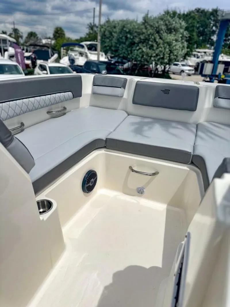 Slide: The Image of Bayliner DX2200 2024 - 5270861