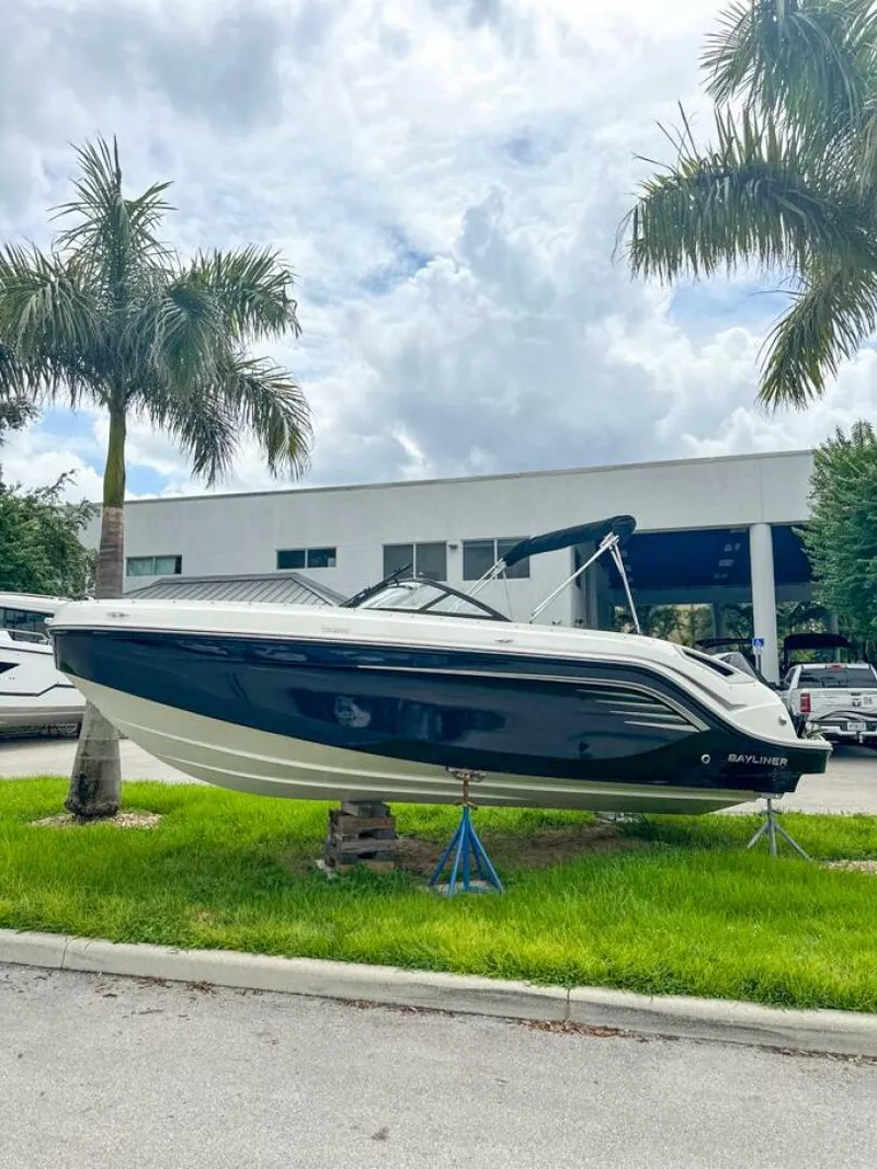 Slide: The Image of Bayliner DX2200 2024 - 5270813