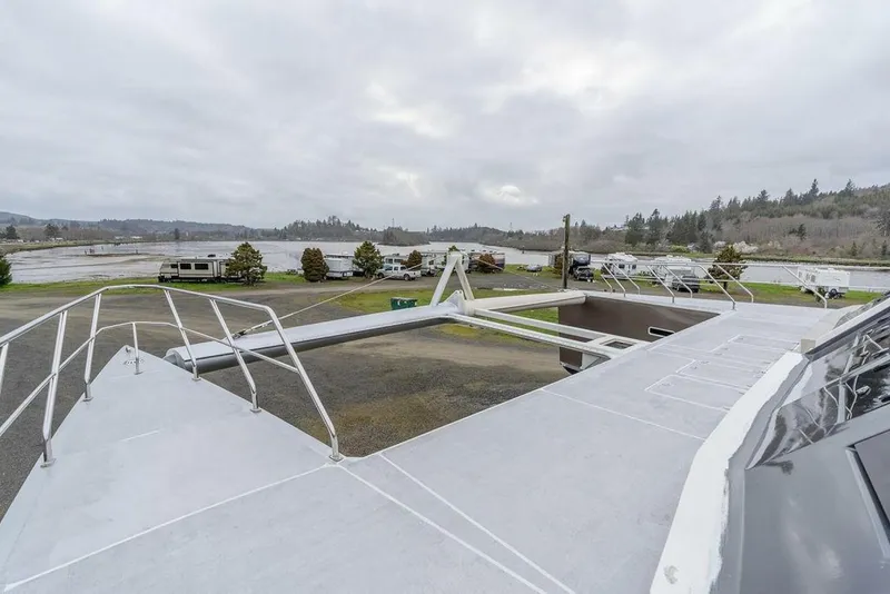 Slide: The Image of Catamaran Bloomfield 86 Motorsailor 2025 - 5506590