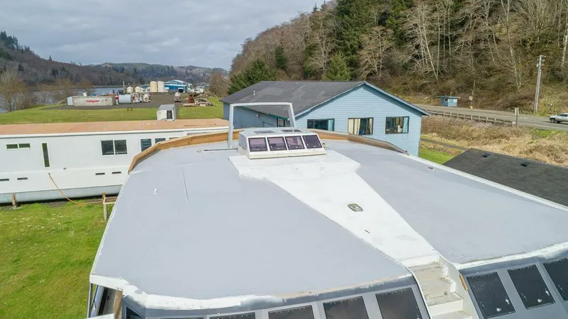 Slide: The Image of Catamaran Bloomfield 86 Motorsailor 2025 - 5506571