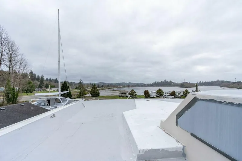 Slide: The Image of Catamaran Bloomfield 86 Motorsailor 2025 - 5506574