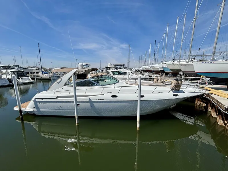 Slide: The Image of Cruisers Yachts 4270 Express 2001 - 5278265