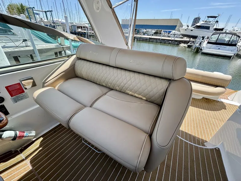 Slide: The Image of Cruisers Yachts 4270 Express 2001 - 5278285