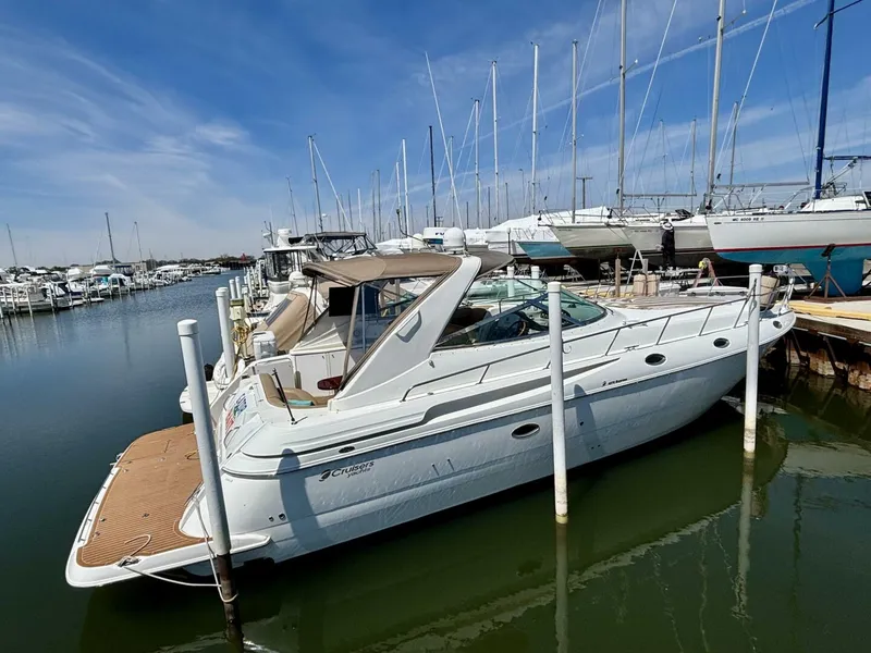 Slide: The Image of Cruisers Yachts 4270 Express 2001 - 5278267