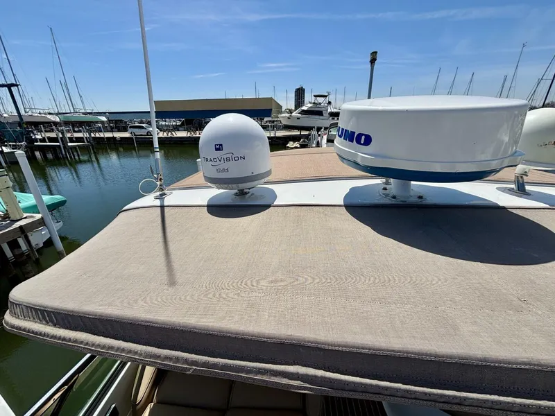 Slide: The Image of Cruisers Yachts 4270 Express 2001 - 5278297