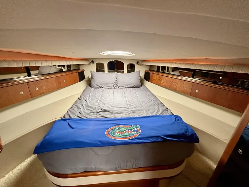 Slide: The Image of Cruisers Yachts 4270 Express 2001 - 5278301