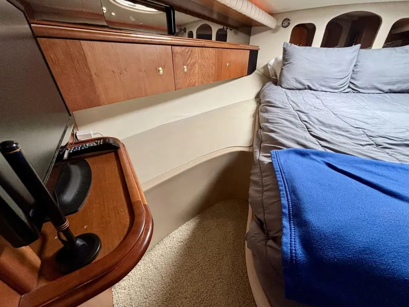 Slide: The Image of Cruisers Yachts 4270 Express 2001 - 5278308