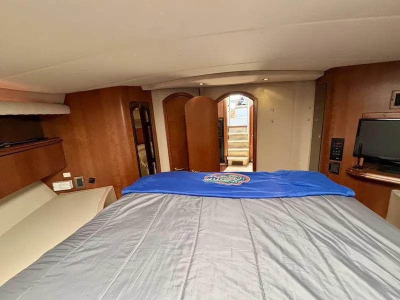 Slide: The Image of Cruisers Yachts 4270 Express 2001 - 5278309