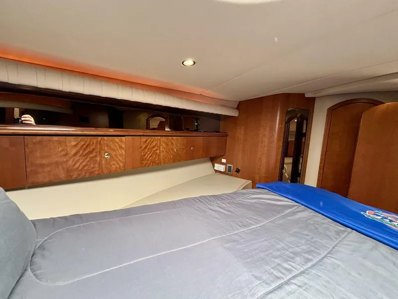 Slide: The Image of Cruisers Yachts 4270 Express 2001 - 5278310