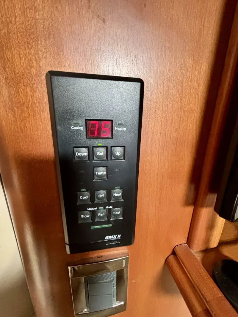 Slide: The Image of Cruisers Yachts 4270 Express 2001 - 5278312