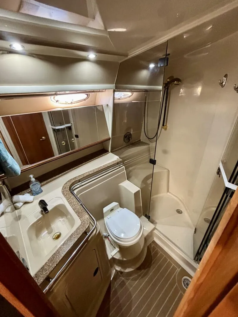 Slide: The Image of Cruisers Yachts 4270 Express 2001 - 5278315