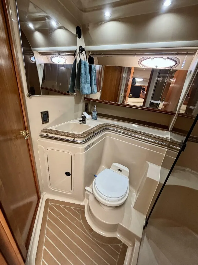 Slide: The Image of Cruisers Yachts 4270 Express 2001 - 5278318