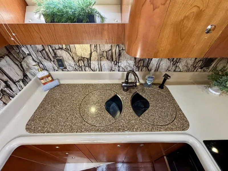 Slide: The Image of Cruisers Yachts 4270 Express 2001 - 5278329