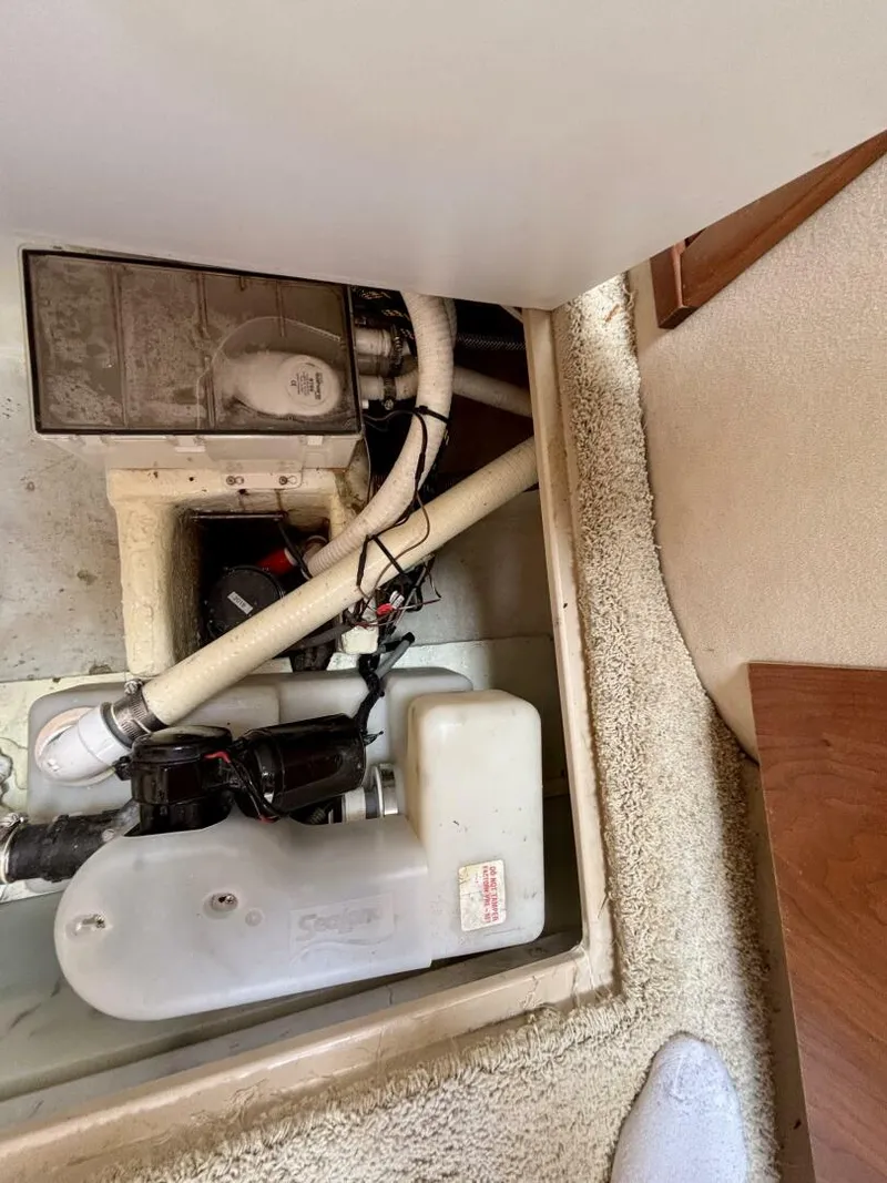 Slide: The Image of Cruisers Yachts 4270 Express 2001 - 5278331