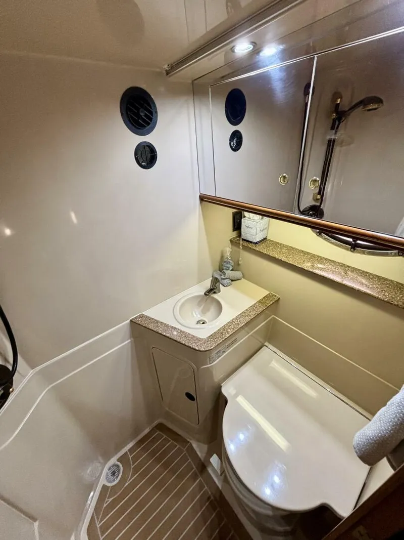 Slide: The Image of Cruisers Yachts 4270 Express 2001 - 5278305