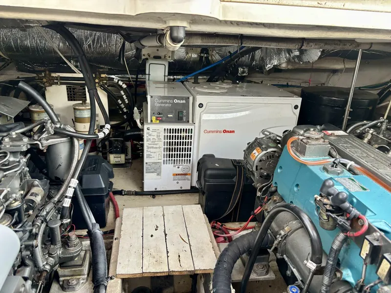 Slide: The Image of Cruisers Yachts 4270 Express 2001 - 5285990