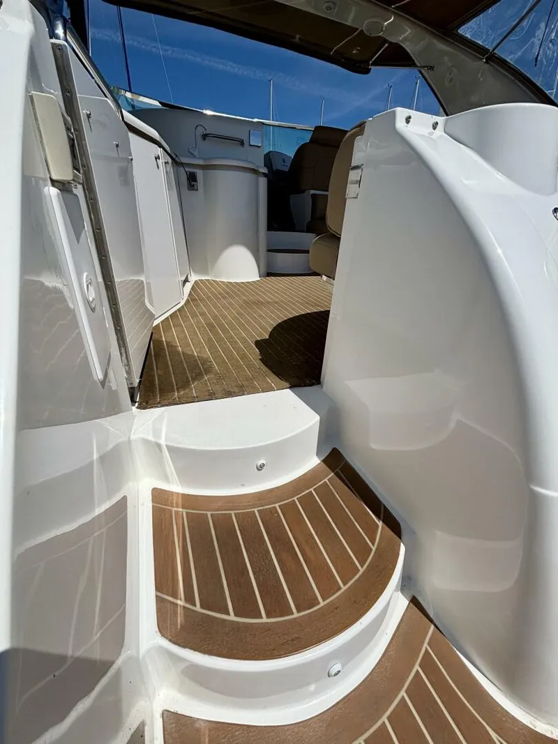 Slide: The Image of Cruisers Yachts 4270 Express 2001 - 5278276