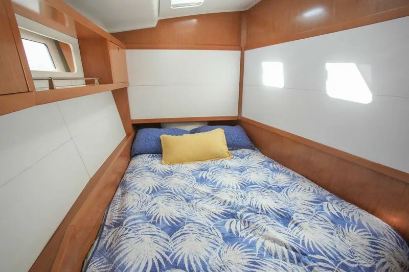 Slide: The Image of Beneteau Sense 2011 - 5272014