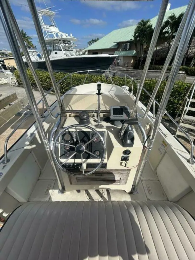 Slide: The Image of Boston Whaler 20 1988 - 5272723