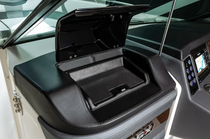 Slide: The Image of Chaparral 280 OSX 2025 - 5272838